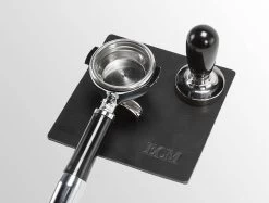 ECM Tamping Mat 17 X 17 Cm Leer Zwart 7 ECM Tamping Mat 17 X 17 Cm Leer Zwart -Thee En Koffie tamper pad feature 1